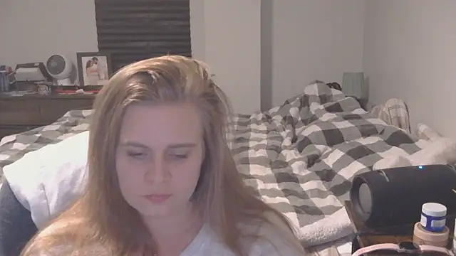 Snapshot of Sexyblonde12344 chatting on December 3, 9:02 pm Sexyblonde12344 online show from December 3, 9:02 pm