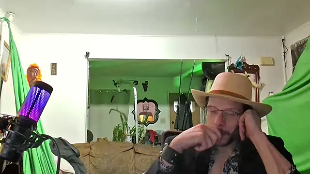 Snapshot of MasterDaddyCool chatting on October 30, 9:26 pm MasterDaddyCool online show from October 30, 9:26 pm