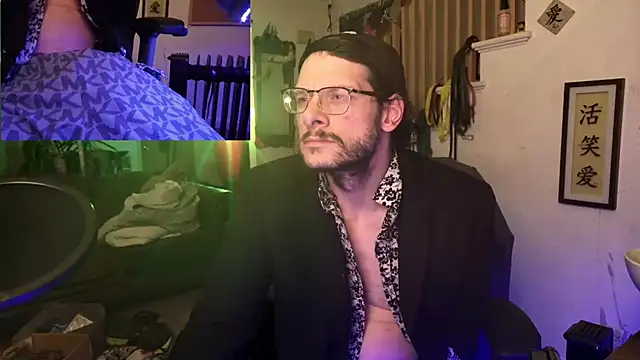 Snapshot of MasterDaddyCool chatting on November 15, 12:30 am MasterDaddyCool online show from November 15, 12:30 am