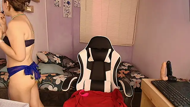 luna desiree online show from April 22, 9:05 pm