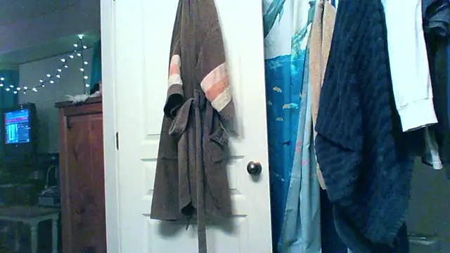 Pussyeat2please online show from April 19, 10:58 am