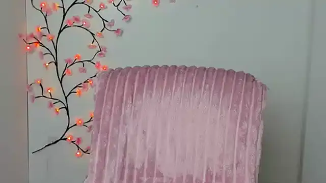 Lune Moon online show from February 4, 6:30 am