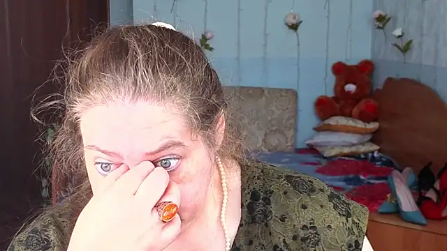 Audrey Aura online show from September 14, 5:28 am