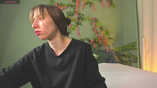 Snapshot of Lisbeth__Salander chatting on November 28, 2:36 am Lisbeth Salander online show from November 28, 2:36 am