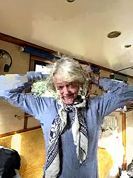 Snapshot of ladyboatlady chatting on September 11, 9:53 am ladyboatlady online show from September 11, 9:53 am