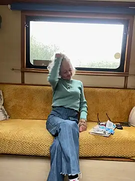 Snapshot of ladyboatlady chatting on September 14, 2:38 pm ladyboatlady online show from September 14, 2:38 pm