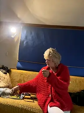 Snapshot of ladyboatlady chatting on September 24, 6:17 am ladyboatlady online show from September 24, 6:17 am