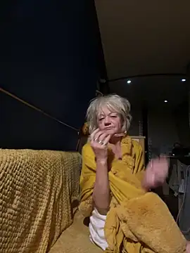 Snapshot of ladyboatlady chatting on October 17, 5:54 am ladyboatlady online show from October 17, 5:54 am