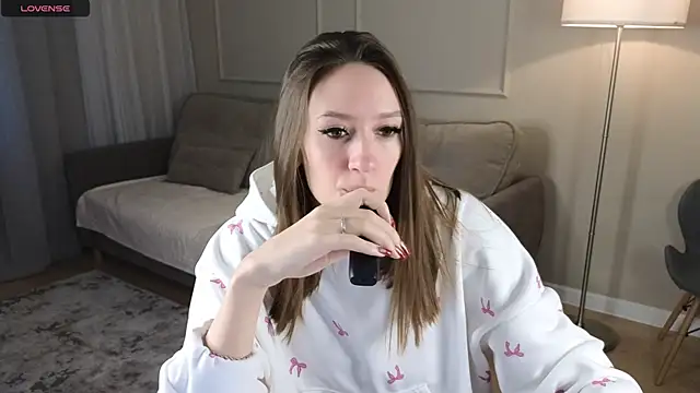 cutienaughtygirl online show from February 8, 8:40 am