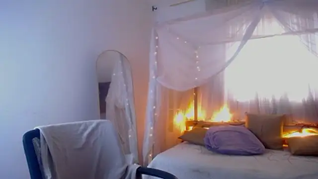 loreaniss online show from December 20, 10:06 pm