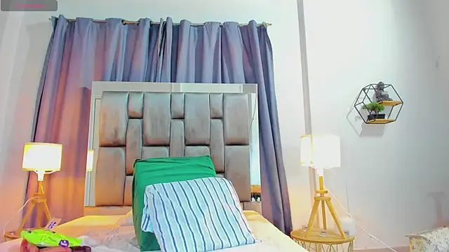 Karlaliones69 online show from October 15, 11:43 am