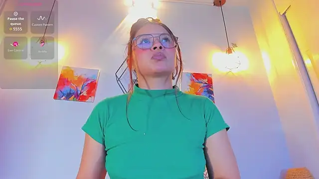 Karlaliones69 online show from April 18, 6:34 pm