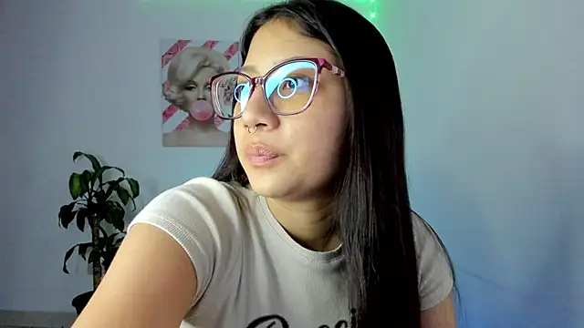 Snapshot of rouse_red chatting on September 22, 7:38 pm rouse red online show from September 22, 7:38 pm