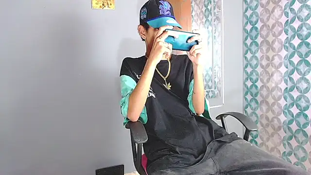 Snapshot of briamhoconor_xh chatting on May 28, 5:32 pm briamhoconor xh online show from May 28, 5:32 pm