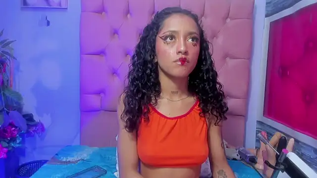 Kylie Moan online show from November 2, 7:00 am