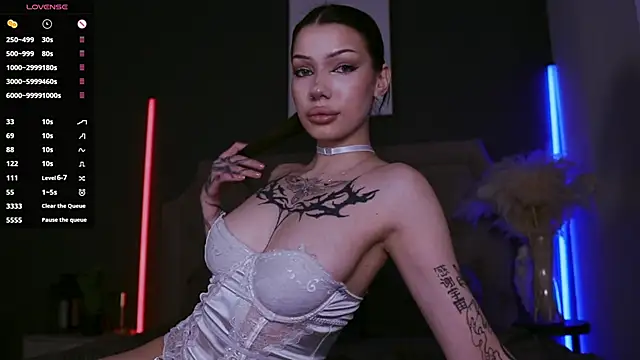 MiuMiuSasha online show from October 4, 8:40 pm