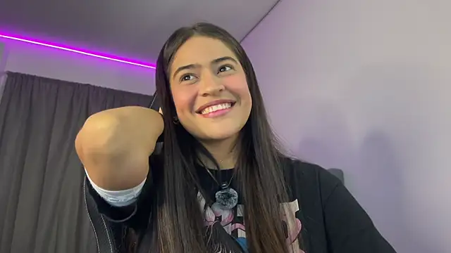 Snapshot of lexie_gray2 chatting on October 23, 10:19 pm lexie gray2 online show from October 23, 10:19 pm