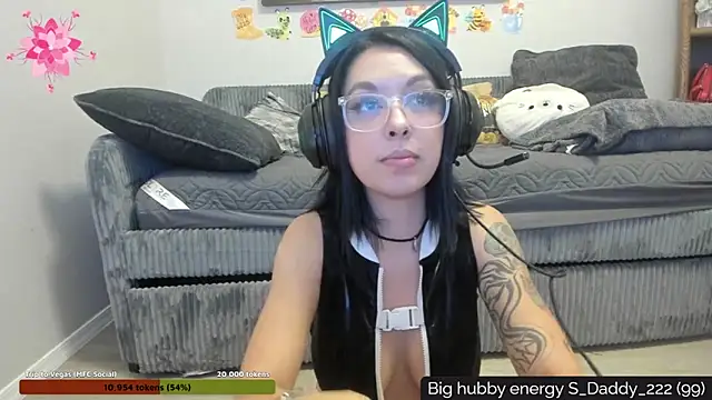 Snapshot of Cynpai chatting on May 8, 4:51 am Cynpai online show from May 8, 4:51 am