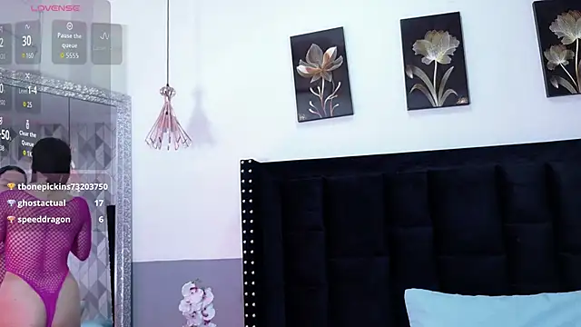 Snapshot of cutepetitee chatting on October 5, 7:56 pm cutepetitee online show from October 5, 7:56 pm
