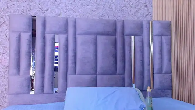 cutepetitee online show from December 18, 8:04 pm