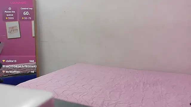 cutepetitee online show from December 21, 8:05 pm