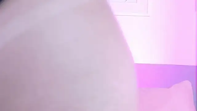 cutepetitee online show from February 27, 7:25 pm