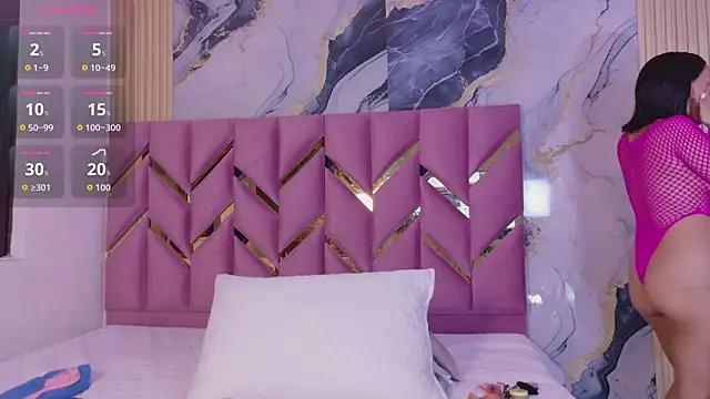 cutepetitee online show from April 18, 7:58 pm