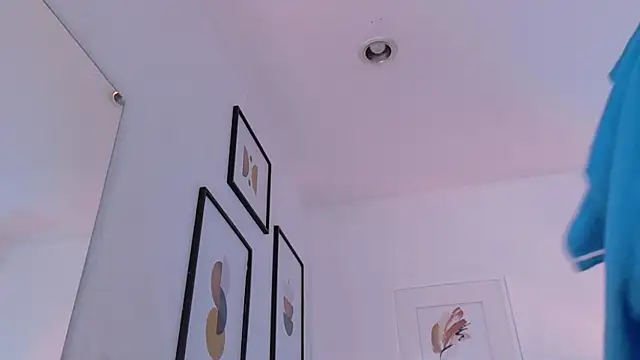 cutepetitee online show from April 21, 1:42 am