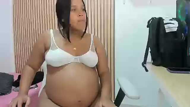 Snapshot of violetasexi_10 chatting on June 24, 1:32 pm violetasexi 10 online show from June 24, 1:32 pm