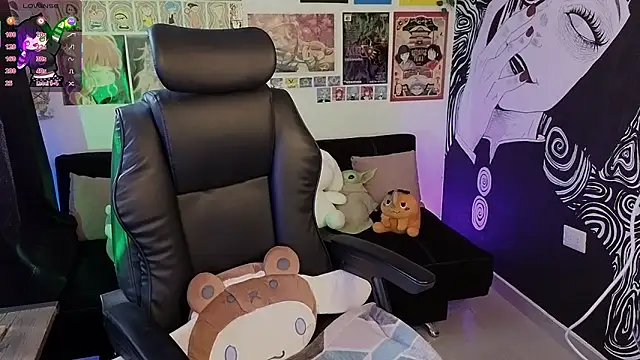 Yuhwan  online show from November 21, 5:44 pm