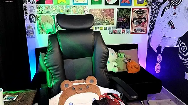 Yuhwan  online show from November 25, 11:05 pm