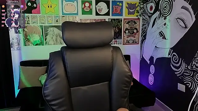 Yuhwan  online show from November 27, 5:48 pm