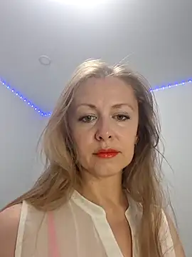 Snapshot of VChelsiV chatting on August 4, 7:27 pm VChelsiV online show from August 4, 7:27 pm