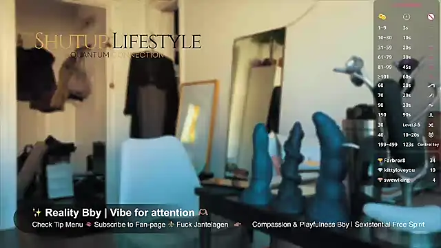 Snapshot of SwingWingWomanSweden chatting on April 22, 8:17 am SwingWingWomanSweden online show from April 22, 8:17 am