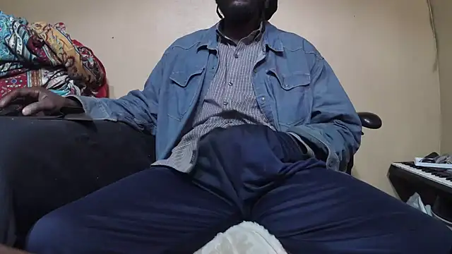 EYEzIAM online show from January 10, 1:51 am