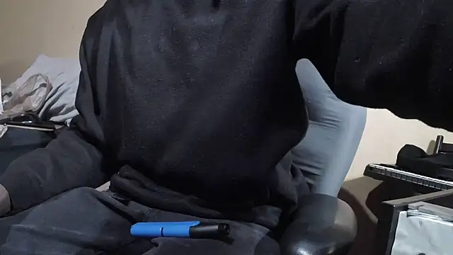 EYEzIAM online show from February 4, 6:41 am