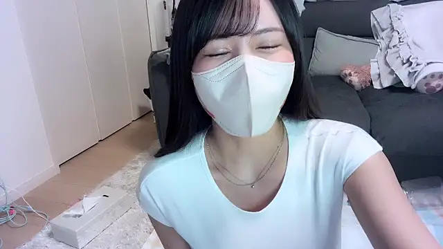 moemilk online show from October 28, 1:25 pm