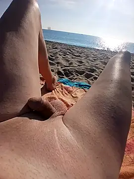 kellyts29 online show from September 19, 8:05 am