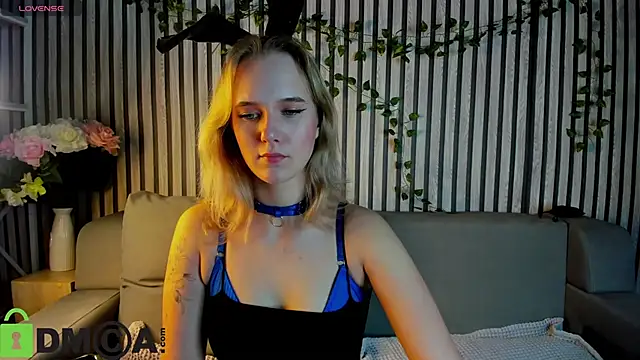 Snapshot of Casey_Sweeet chatting on October 28, 3:58 pm Casey Sweeet online show from October 28, 3:58 pm