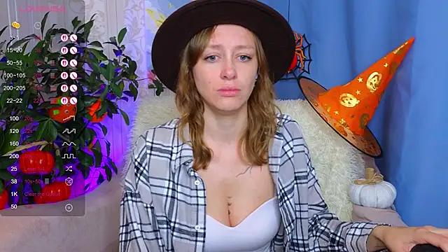 Snapshot of evashiny_ chatting on October 31, 2:56 am evashiny online show from October 31, 2:56 am