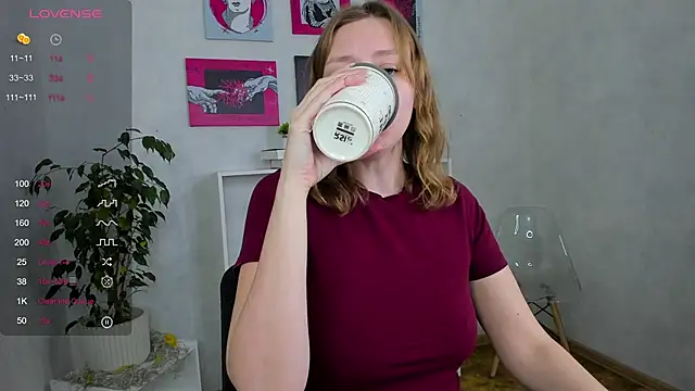 Snapshot of evashiny_ chatting on November 24, 3:39 am evashiny online show from November 24, 3:39 am