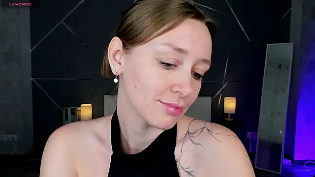 Snapshot of evashiny_ chatting on November 30, 4:38 am evashiny online show from November 30, 4:38 am