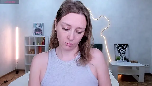 Snapshot of evashiny_ chatting on December 2, 3:56 am evashiny online show from December 2, 3:56 am