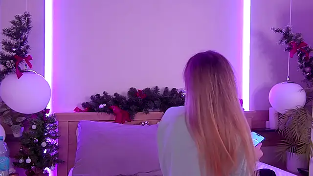 Snapshot of AriWild chatting on December 23, 4:43 am AriWild online show from December 23, 4:43 am