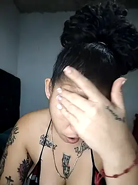 Snapshot of Vale_Nikol21 chatting on December 19, 2:29 am Vale Nikol21 online show from December 19, 2:29 am