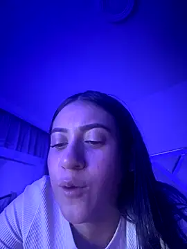 isabela l online show from December 2, 1:11 am