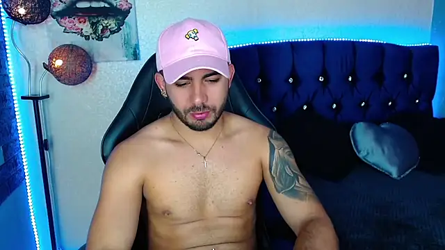 Snapshot of adamhairy chatting on May 11, 9:23 pm adamhairy online show from May 11, 9:23 pm