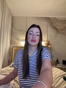 TiffaNoel online show from December 22, 4:04 pm