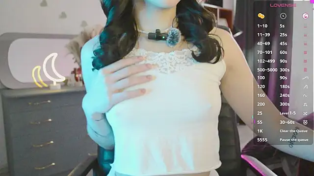 Snapshot of KendalHottt chatting on October 24, 4:53 am KendalHottt online show from October 24, 4:53 am