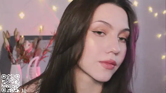 Snapshot of KendalHottt chatting on November 13, 6:12 am KendalHottt online show from November 13, 6:12 am